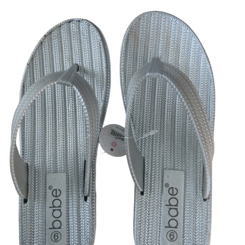 NWT Babe Woman's Thong Sandal Silver